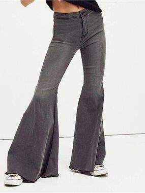 Free People women’s size 30 just float on flare jeans!